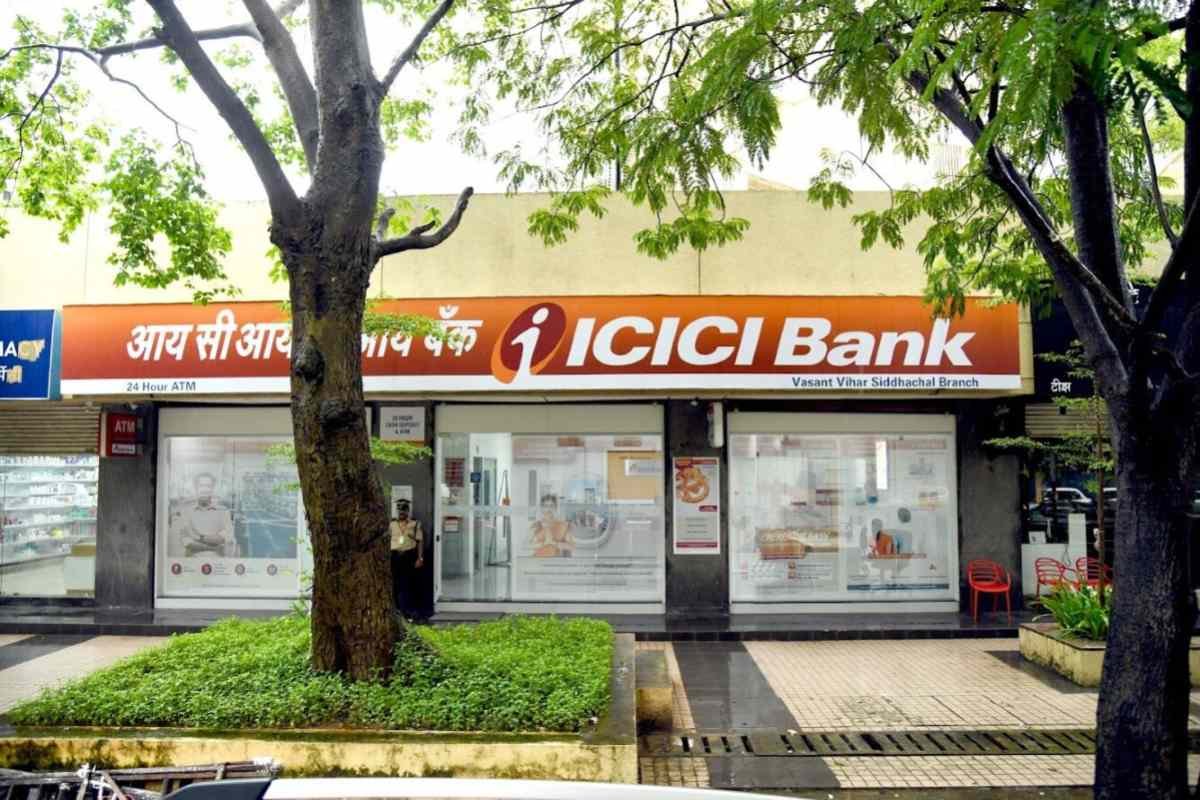 ICICI Bank Hikes Minimum Balance to ₹50,000: MAB Calculation & Penalty Explained 1 ICICI Bank minimum balance 2025