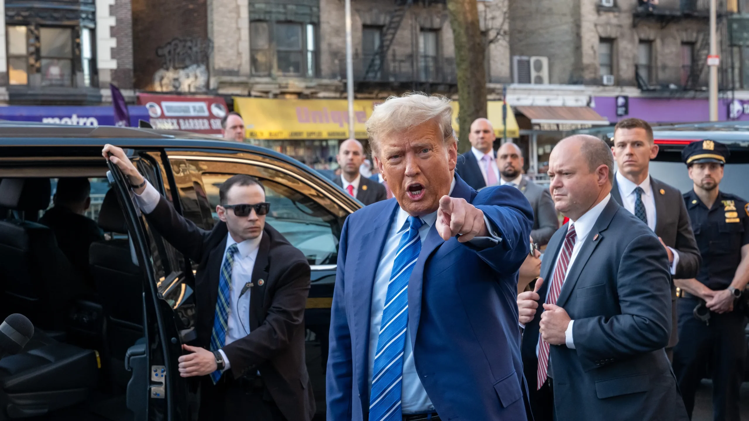 Trump’s DC Crackdown: FBI Night Patrols & Eviction Warning for the Homeless 1 FBI Night Patrols Begin