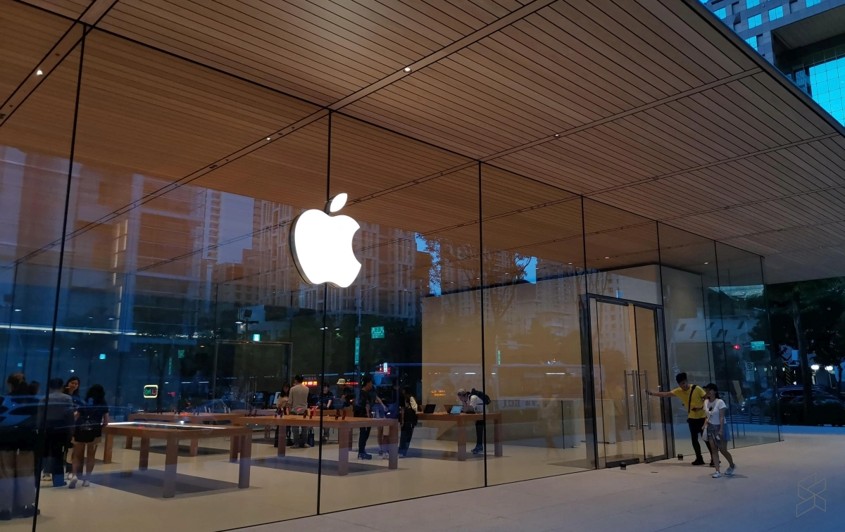 Apple’s iPhone Update Sparks GOP Fears Over Midterms Fundraising 1 iPhone Update Could Crush GOP Fundraising