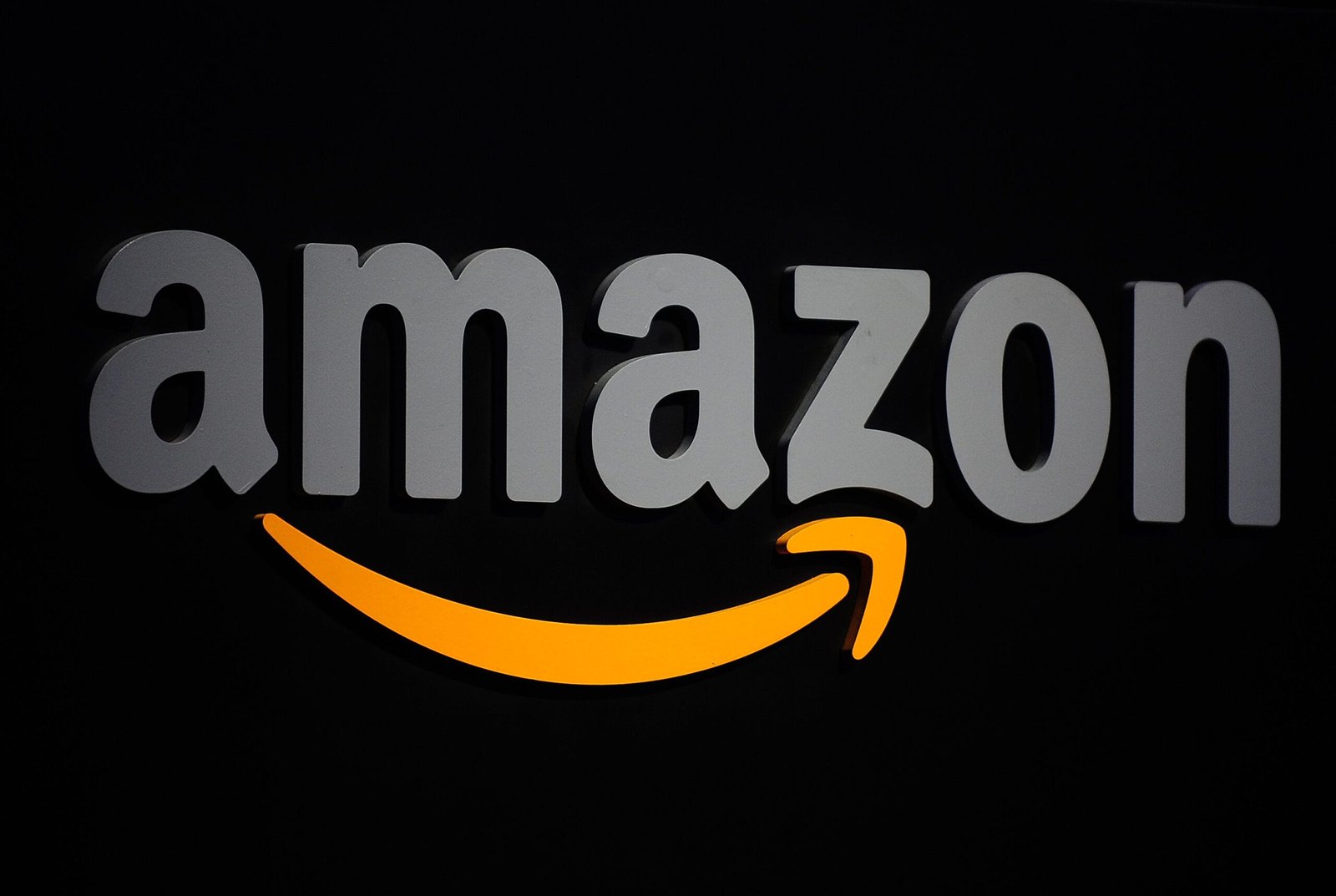 Amazon’s New Phone Rule Will Slash Your $50 Pay—Act Now! 1 Phone-Use Rule Is Eroding