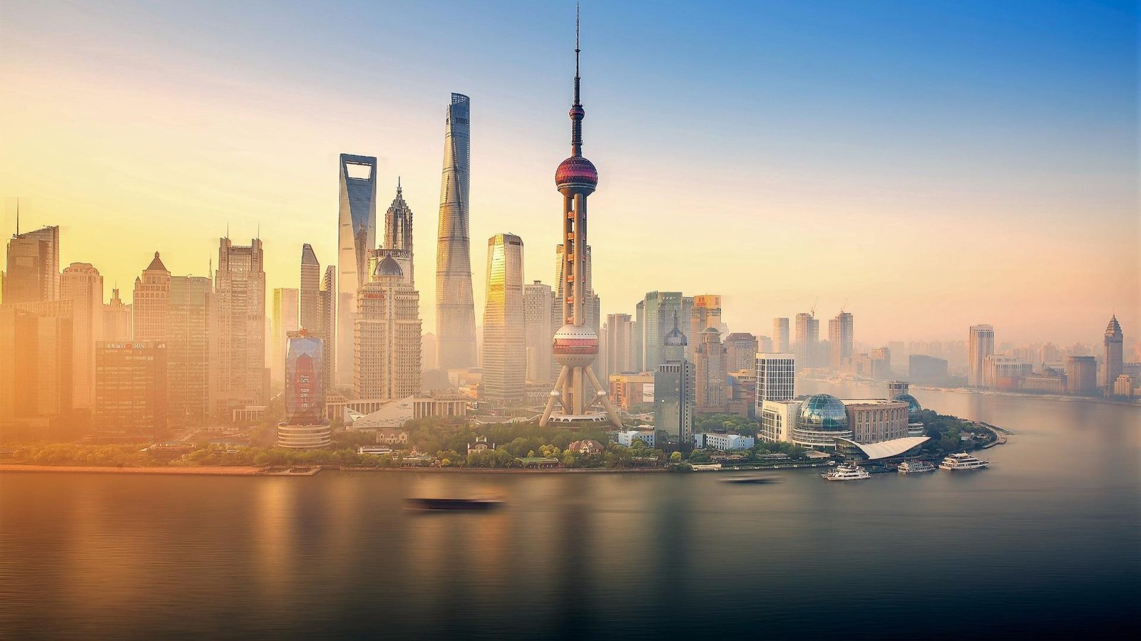 China's August PMI Data: Manufacturing Declines, Non-Manufacturing Improves 1 China's Economy Shows Mixed Signals